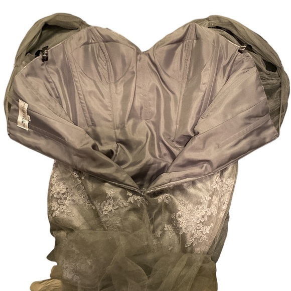 Montage by Mon Cheri - Silver Embroidered Grey/Gold Sequin Tulle Gown Size 10 - Picture 17 of 17